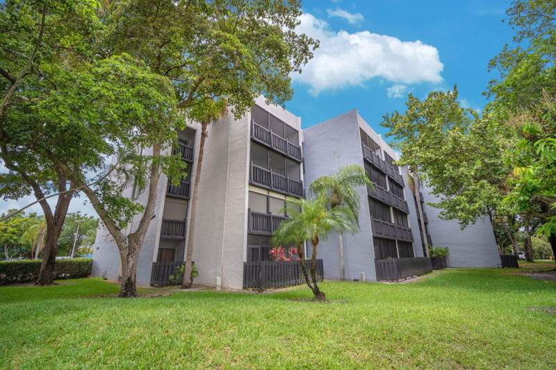 2 bedroom Condominium at 1021 Mockingbird Lane #303, Manaranda Village Condo, Plantation — photo 5