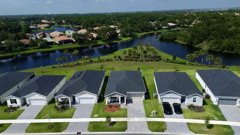 4 bedroom Single Family Residence at 9049 Dahlia Circle, Azalea, Port St. Lucie — photo 3