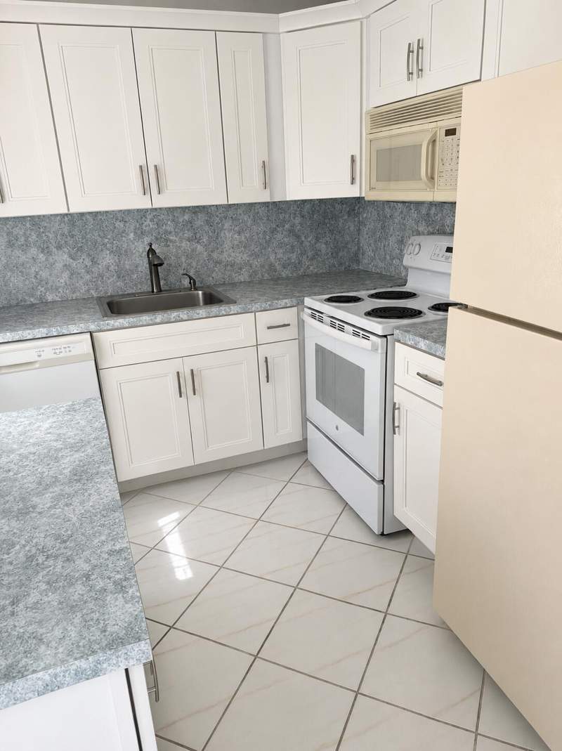 2 bedroom Condominium at 305 Fanshaw H, Century Village , Boca Raton — photo 2