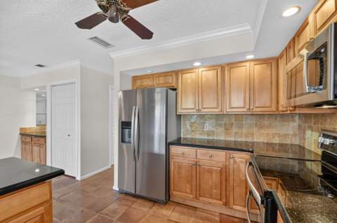 2400 SW 23rd Cranbrook Drive, Boynton Beach FL - photo 16 of 107