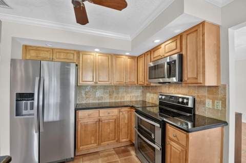 2400 SW 23rd Cranbrook Drive, Boynton Beach FL - photo 17 of 107