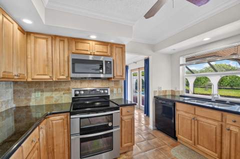 2400 SW 23rd Cranbrook Drive, Boynton Beach FL - photo 18 of 107