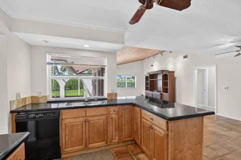 2400 SW 23rd Cranbrook Drive, Boynton Beach FL - photo 19 of 107