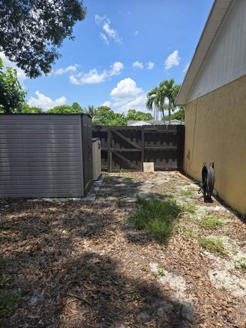 1402 Denlow Lane, Royal Palm Beach FL - photo 17 of 34