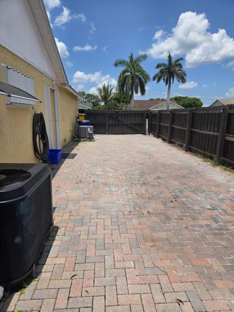 1402 Denlow Lane, Royal Palm Beach FL - photo 19 of 34