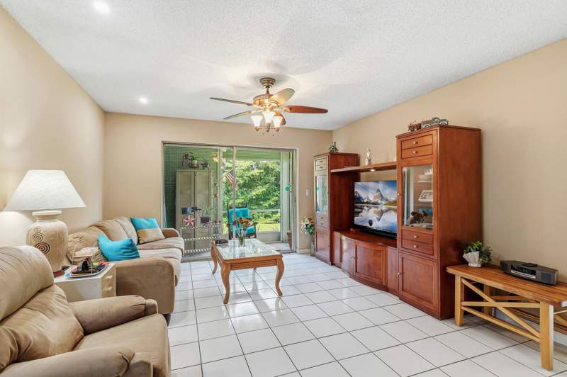 2 bedroom Condominium at 215 Lake Carol Drive, Golden Lakes Village Condo 1 Thru 13-A, West Palm Beach — photo 2