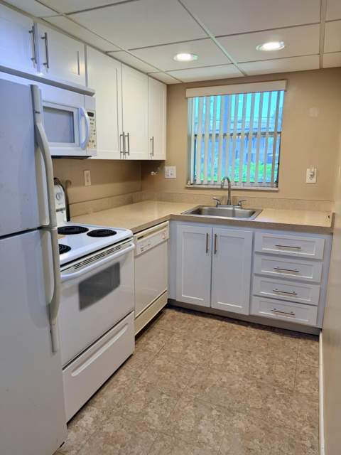 2400 NE 10th Street #106, Pompano Beach FL - photo 8 of 17
