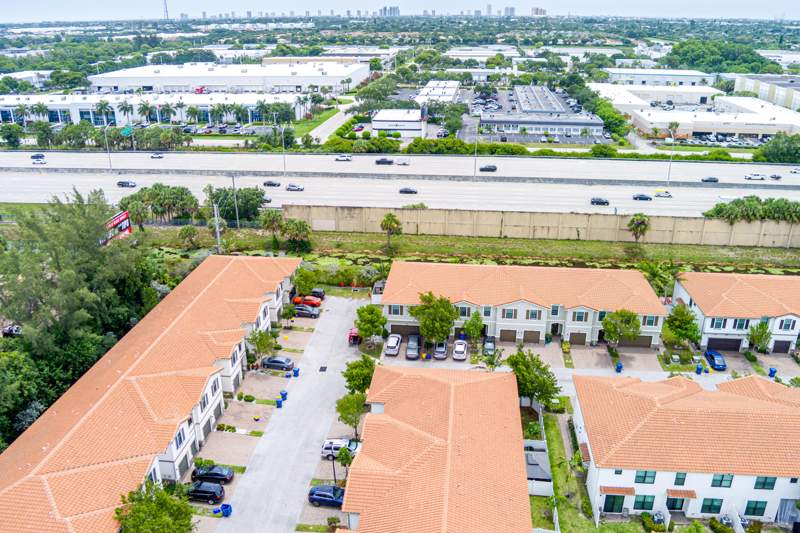 4 bedroom Townhouse at 1009 Sweet Briar Lane, Mediterranea, Riviera Beach — photo 2