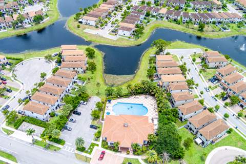 1009 Sweet Briar Lane, Riviera Beach FL - photo 7 of 63