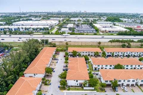 1009 Sweet Briar Lane, Riviera Beach FL - photo 9 of 63