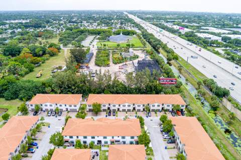 1009 Sweet Briar Lane, Riviera Beach FL - photo 11 of 63