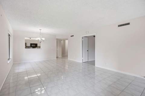10110 Cedar Point Boulevard #206, Boynton Beach FL - photo 12 of 28