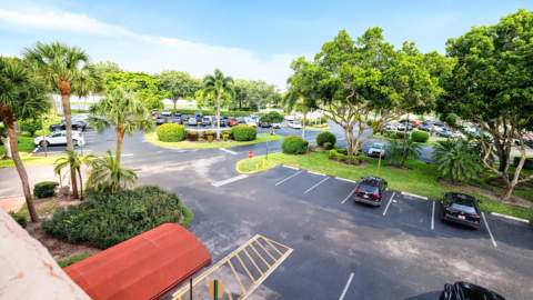 3930 Inverrary Boulevard #303, Lauderhill FL - photo 6 of 36
