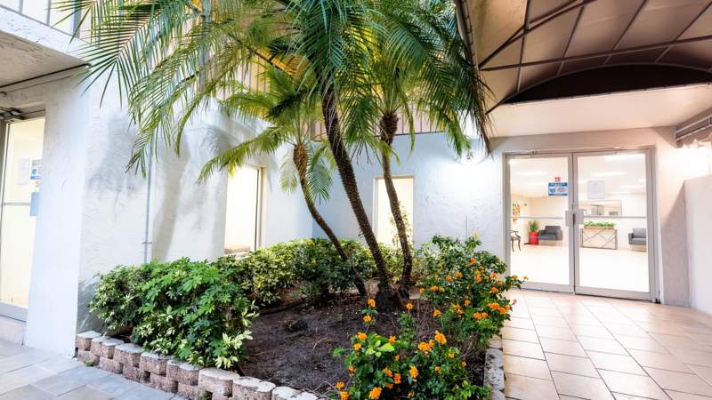 2 bedroom Condominium at 3930 Inverrary Boulevard #303, 18th Hole At Inverrary Condo, Lauderhill — photo 3
