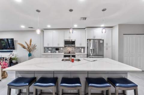 2932 Hidden Harbour Court, Dania Beach FL - photo 6 of 37