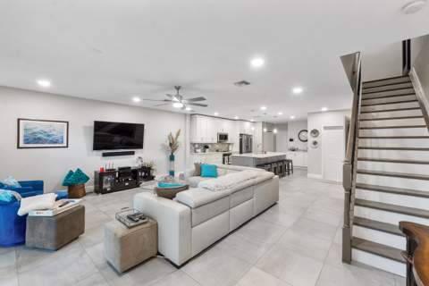 2932 Hidden Harbour Court, Dania Beach FL - photo 12 of 37