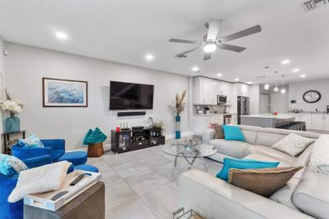 2932 Hidden Harbour Court, Dania Beach FL - photo 13 of 37