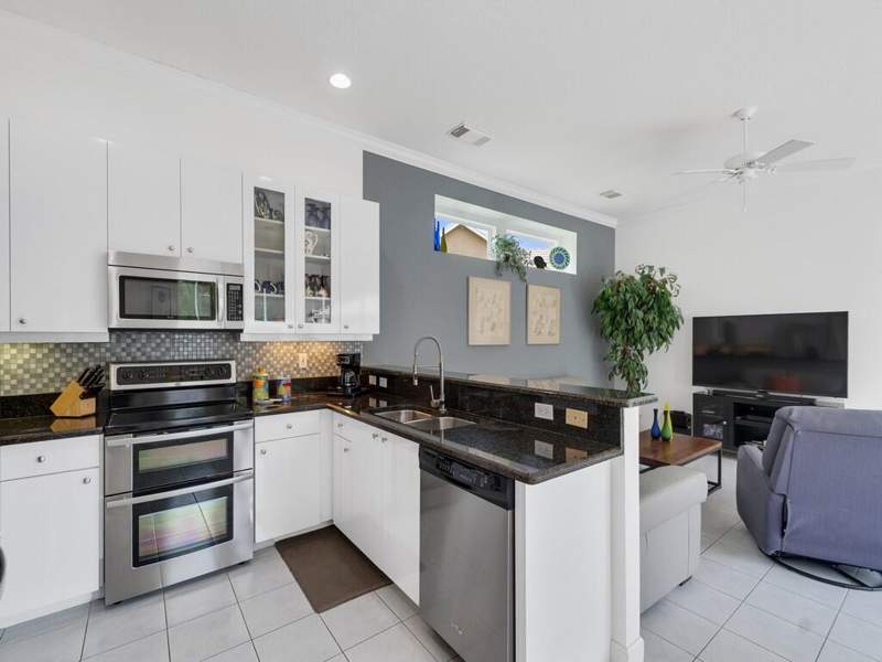 3 bedroom Single Family Residence at 709 SW Andros Cove, Lake Charles Phase 3D, Port St. Lucie — photo 5