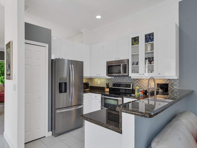 3 bedroom Single Family Residence at 709 SW Andros Cove, Lake Charles Phase 3D, Port St. Lucie — photo 4