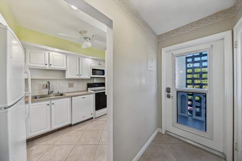 400 SE 10th Street #205, Deerfield Beach FL - photo 13 of 35