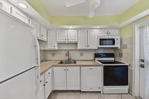 400 SE 10th Street #205, Deerfield Beach FL - photo 18 of 35