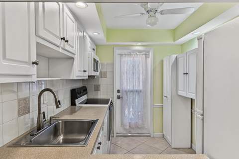 400 SE 10th Street #205, Deerfield Beach FL - photo 19 of 35