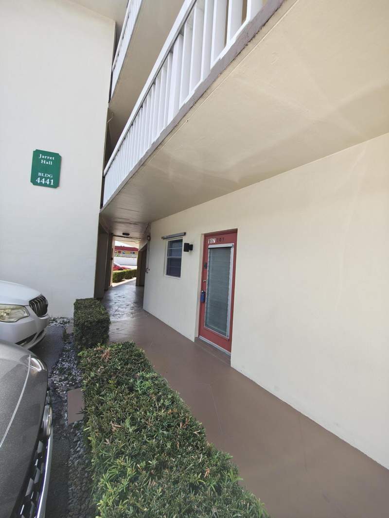 1 bedroom Condominium at 4441 NW 16th Street, Jarret Hall Condo, Lauderhill — photo 2