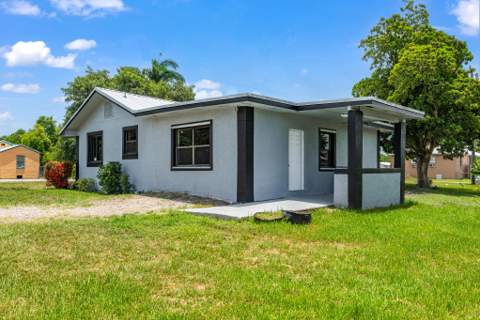 24 NW Avenue I, Belle Glade FL - photo 6 of 27