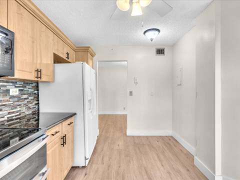 3959 Via Poinciana #104, Lake Worth FL - photo 21 of 60