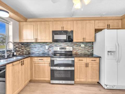3959 Via Poinciana #104, Lake Worth FL - photo 18 of 60