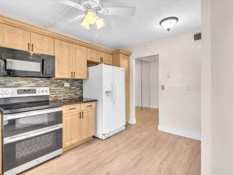 3959 Via Poinciana #104, Lake Worth FL - photo 22 of 60