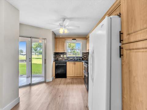 3959 Via Poinciana #104, Lake Worth FL - photo 24 of 60