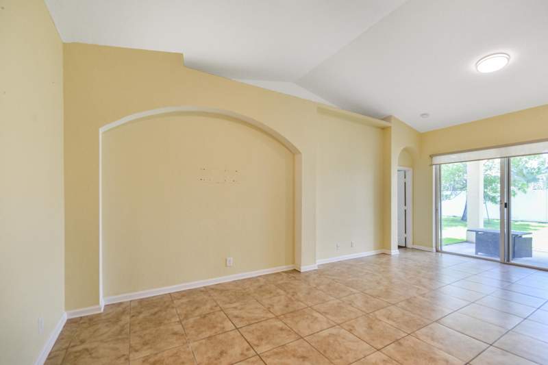 3 bedroom Single Family Residence at 5544 Spanish River Road, Portofino Shores Phase Two, Fort Pierce — photo 4