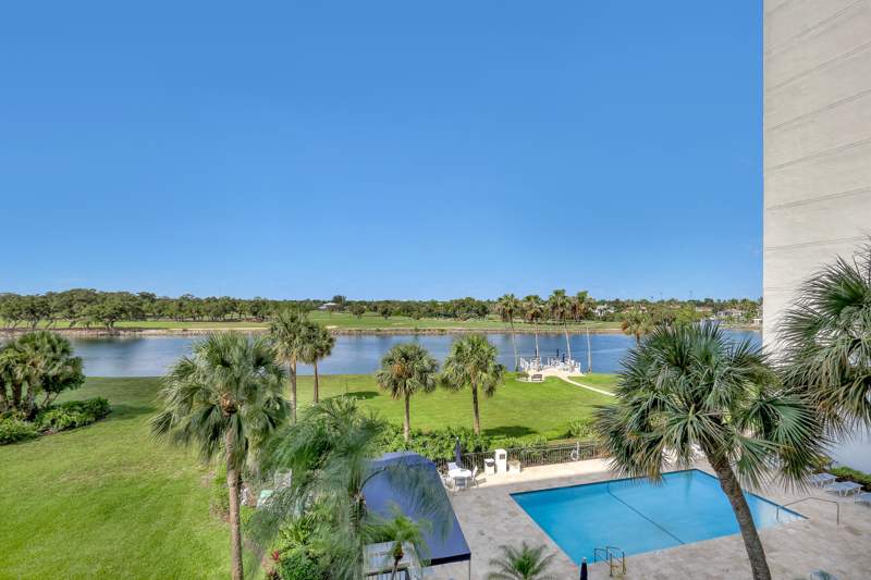 2 bedroom Condominium at 356 Golfview Road #403, Governors Pointe Condo, North Palm Beach — photo 3