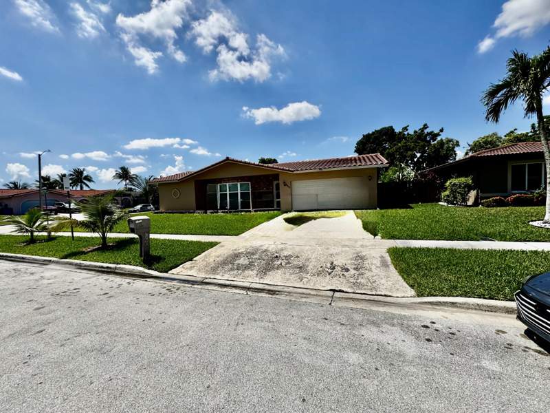 5 bedroom Single Family Residence at 6600 NW 23rd Street, Margate Shores 4th Add, Margate — photo 2