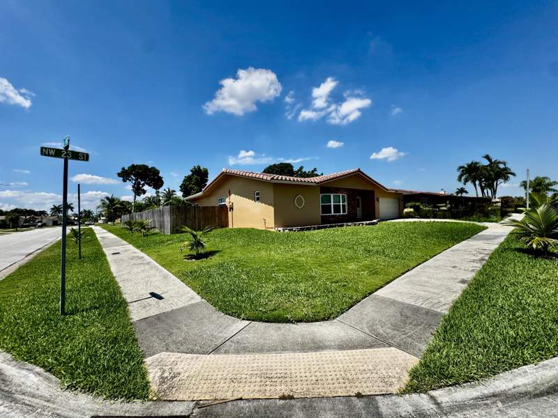 5 bedroom Single Family Residence at 6600 NW 23rd Street, Margate Shores 4th Add, Margate — photo 4