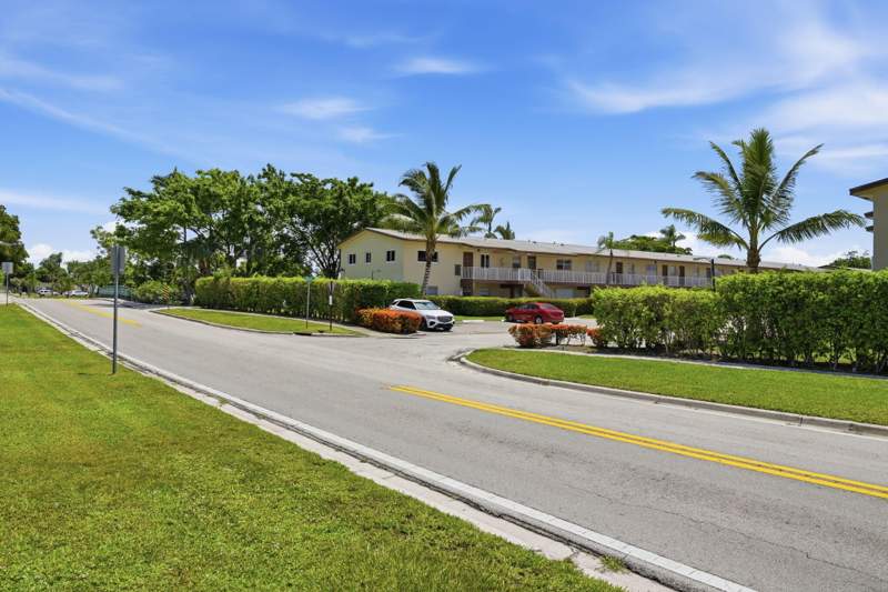 2 bedroom Condominium at 7505 NW 5th Place #203, Oriole Gardens 34 Condo, Margate — photo 2