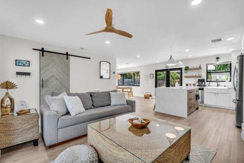 300 SE 8th Avenue, Deerfield Beach FL - photo 9 of 73
