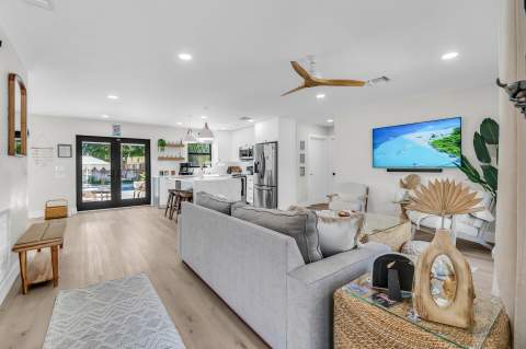 300 SE 8th Avenue, Deerfield Beach FL - photo 8 of 73