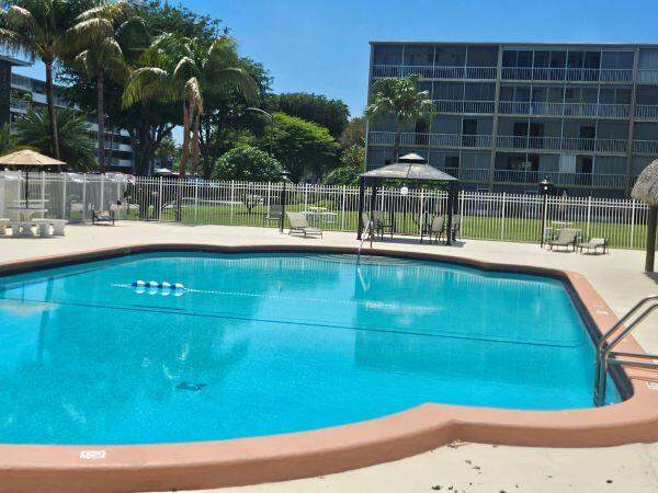 1 bedroom Condominium at 4650 Washington Street #504, Hillcrest Country Club Apts, Hollywood — photo 4
