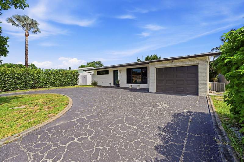 2 bedroom Single Family Residence at 8370 NW 26th Place, Sunrise Golf Village Sec 20, Sunrise — photo 2
