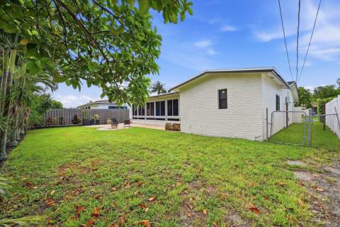 8370 NW 26th Place, Sunrise FL - photo 24 of 25