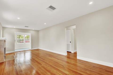 842 Selkirk Street, West Palm Beach FL - photo 7 of 28