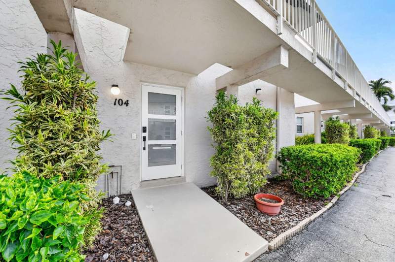 2 bedroom Condominium at 3601 S Ocean Boulevard #104, Barbican Condo, South Palm Beach — photo 4
