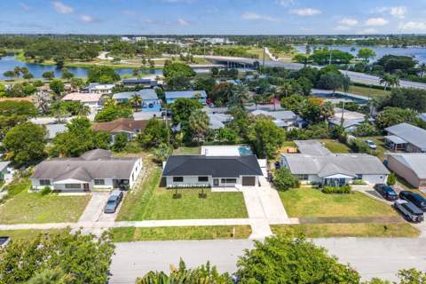 707 Sunset Drive, Lake Worth Beach FL - photo 18 of 19