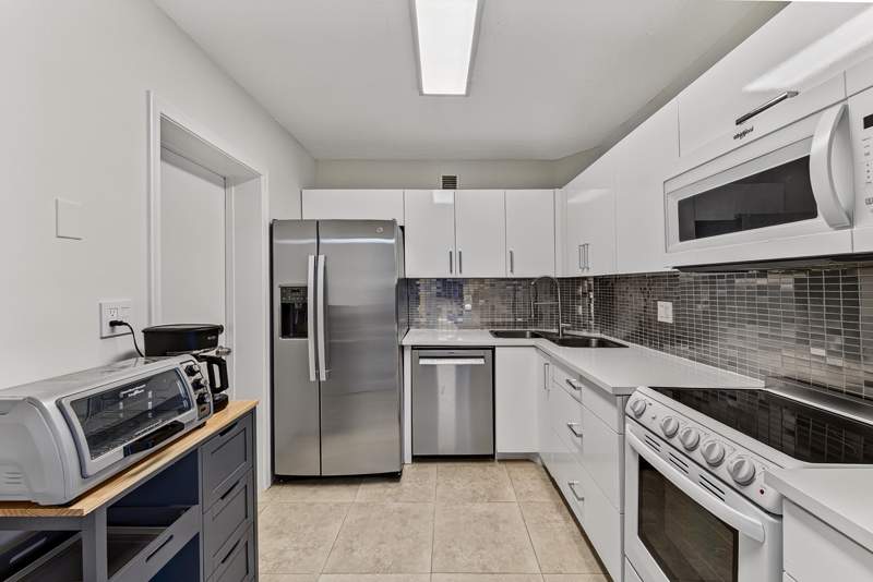 2 bedroom Condominium at 9 NE 19th Court #C112, Manor Grove Village One Inc, Wilton Manors — photo 5