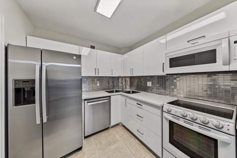 9 NE 19th Court #C112, Wilton Manors FL - photo 6 of 35