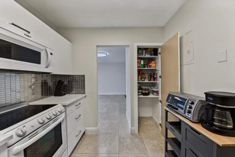 9 NE 19th Court #C112, Wilton Manors FL - photo 8 of 35