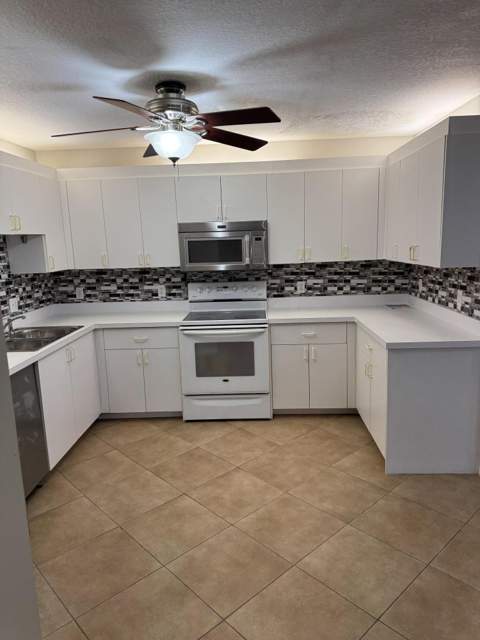 1536 N Lawnwood Circle #3, Fort Pierce FL - photo 7 of 23