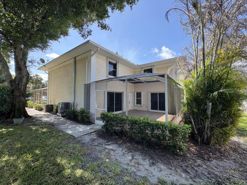3 bedroom Townhouse at 1536 N Lawnwood Circle #3, Lawnwood Addition, Fort Pierce — photo 4